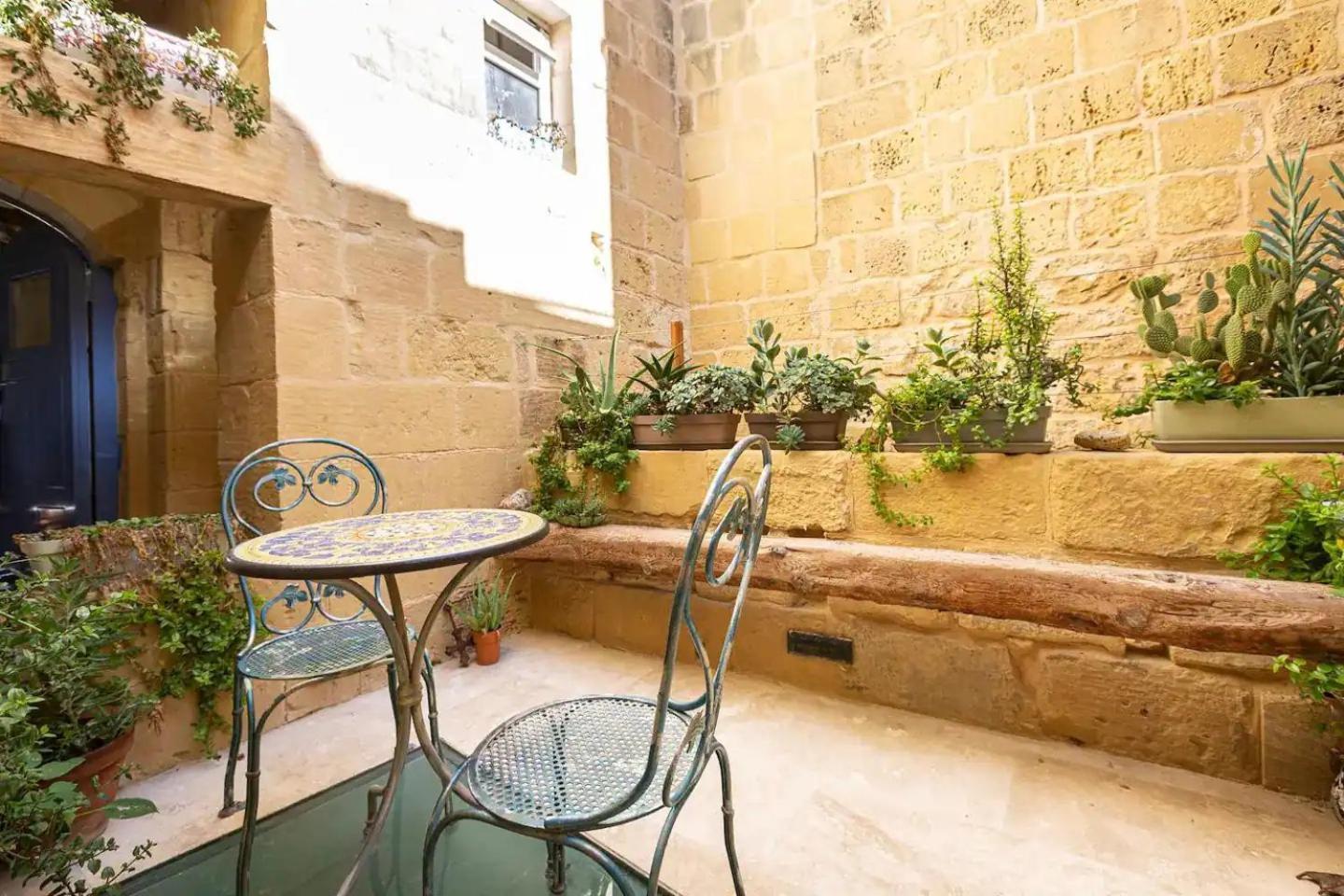 Historic Hideaways - 900 Year Old Converted Studios 빅토리아 외부 사진