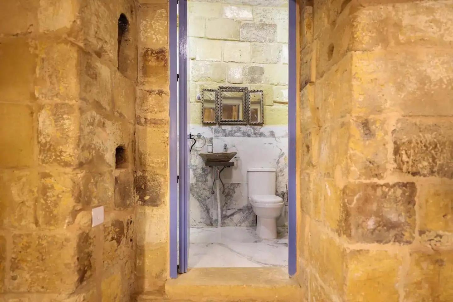Historic Hideaways - 900 Year Old Converted Studios 빅토리아 외부 사진