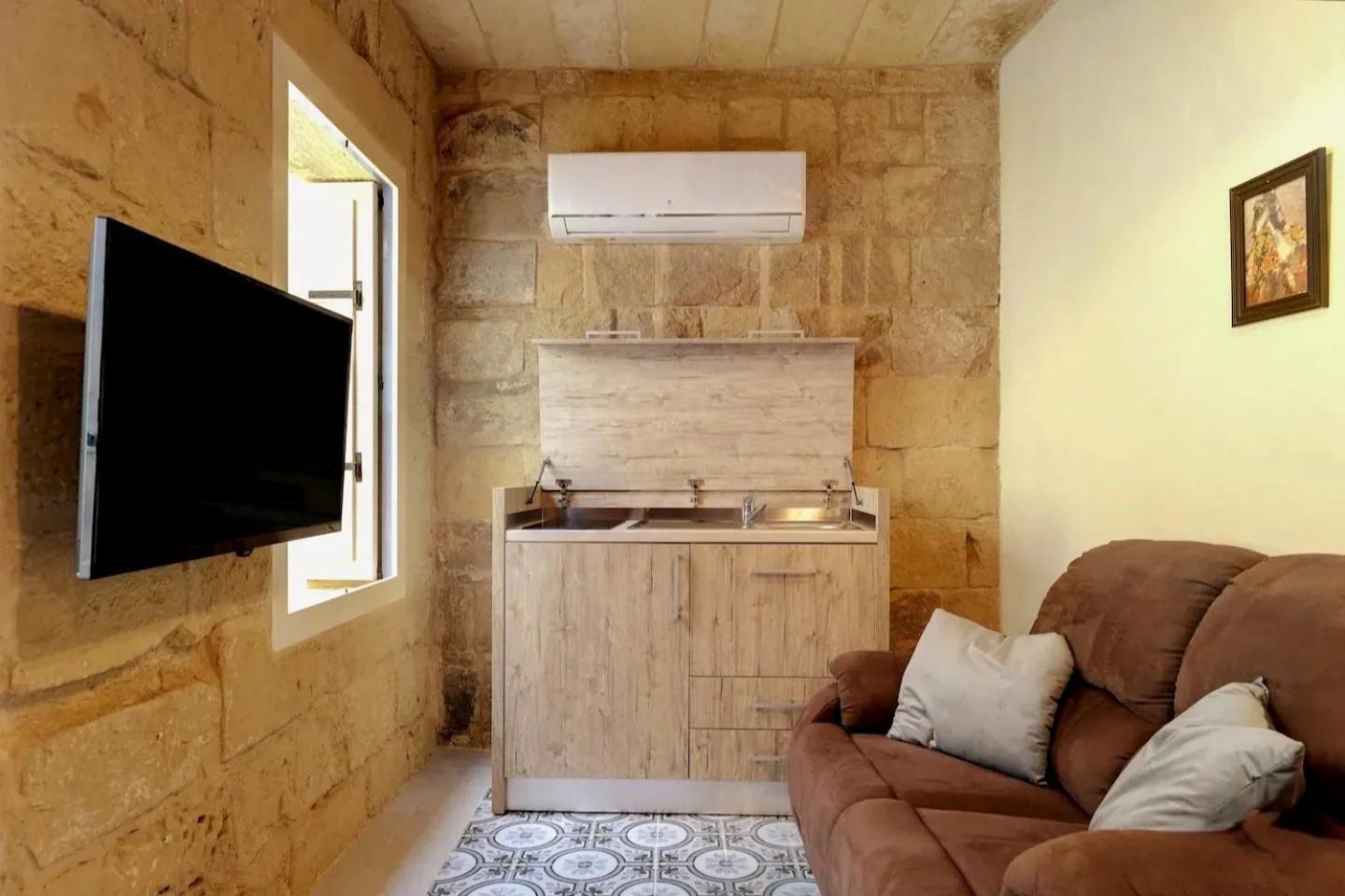 Historic Hideaways - 900 Year Old Converted Studios 빅토리아 외부 사진