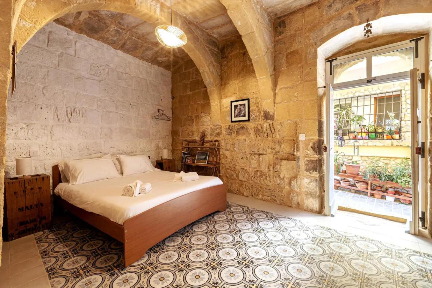 Historic Hideaways - 900 Year Old Converted Studios 빅토리아 외부 사진