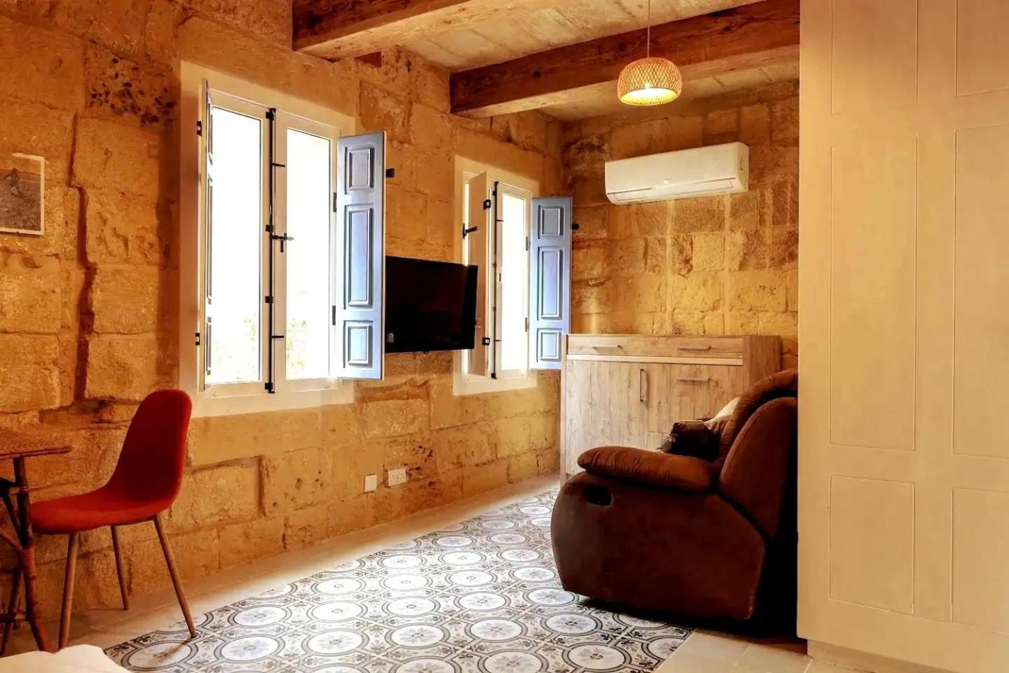 Historic Hideaways - 900 Year Old Converted Studios 빅토리아 외부 사진