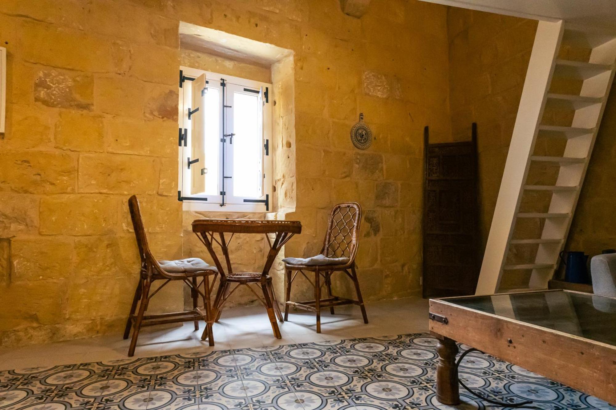 Historic Hideaways - 900 Year Old Converted Studios 빅토리아 외부 사진