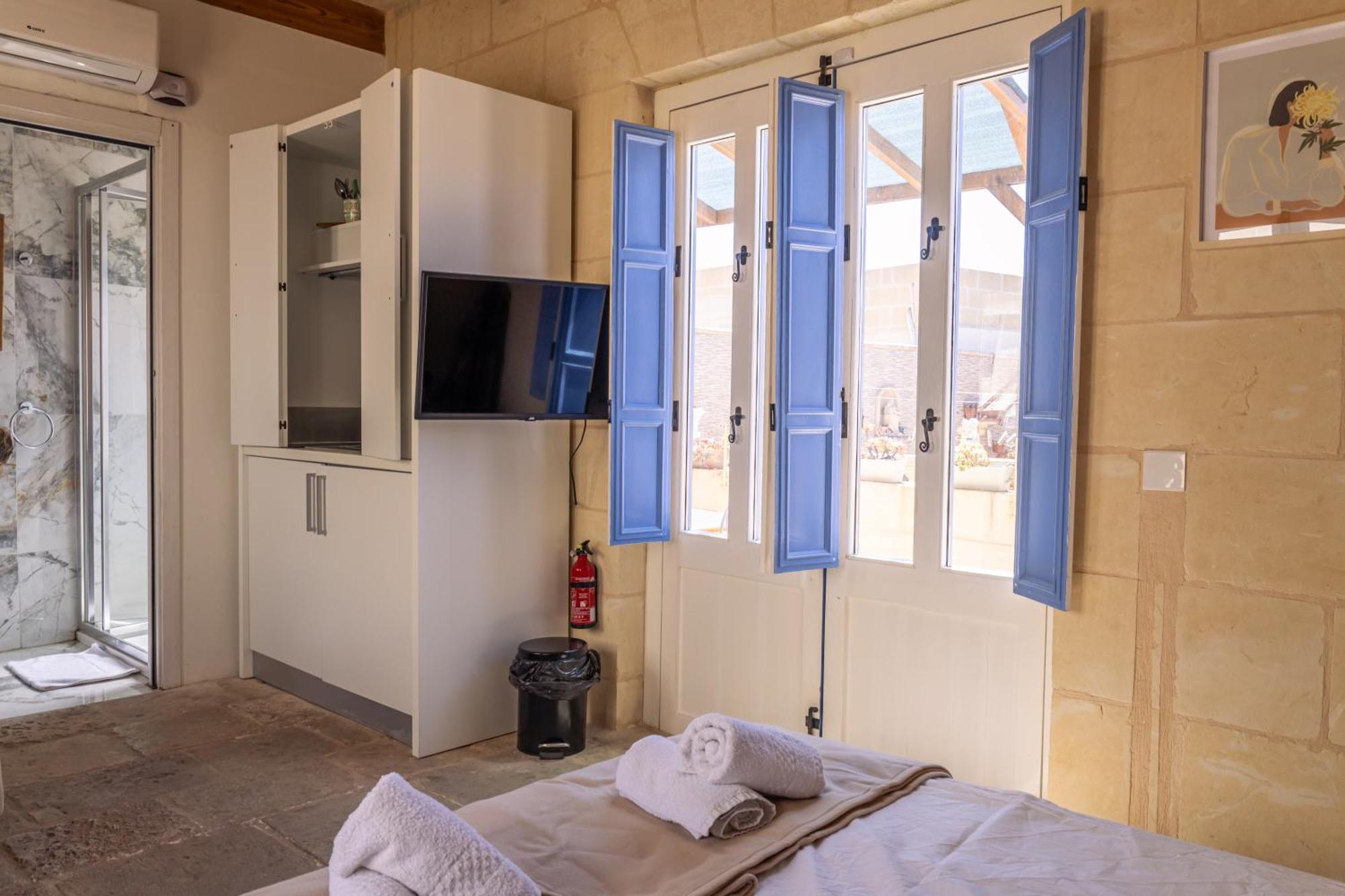 Historic Hideaways - 900 Year Old Converted Studios 빅토리아 외부 사진