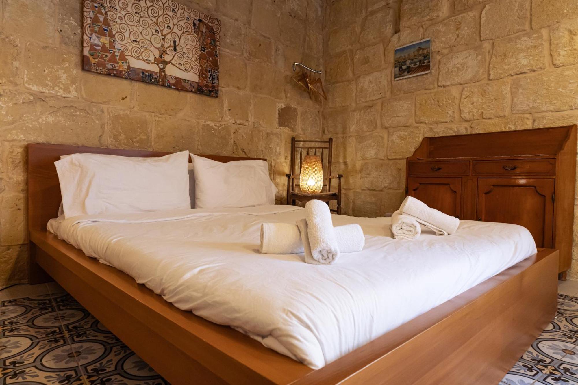 Historic Hideaways - 900 Year Old Converted Studios 빅토리아 외부 사진