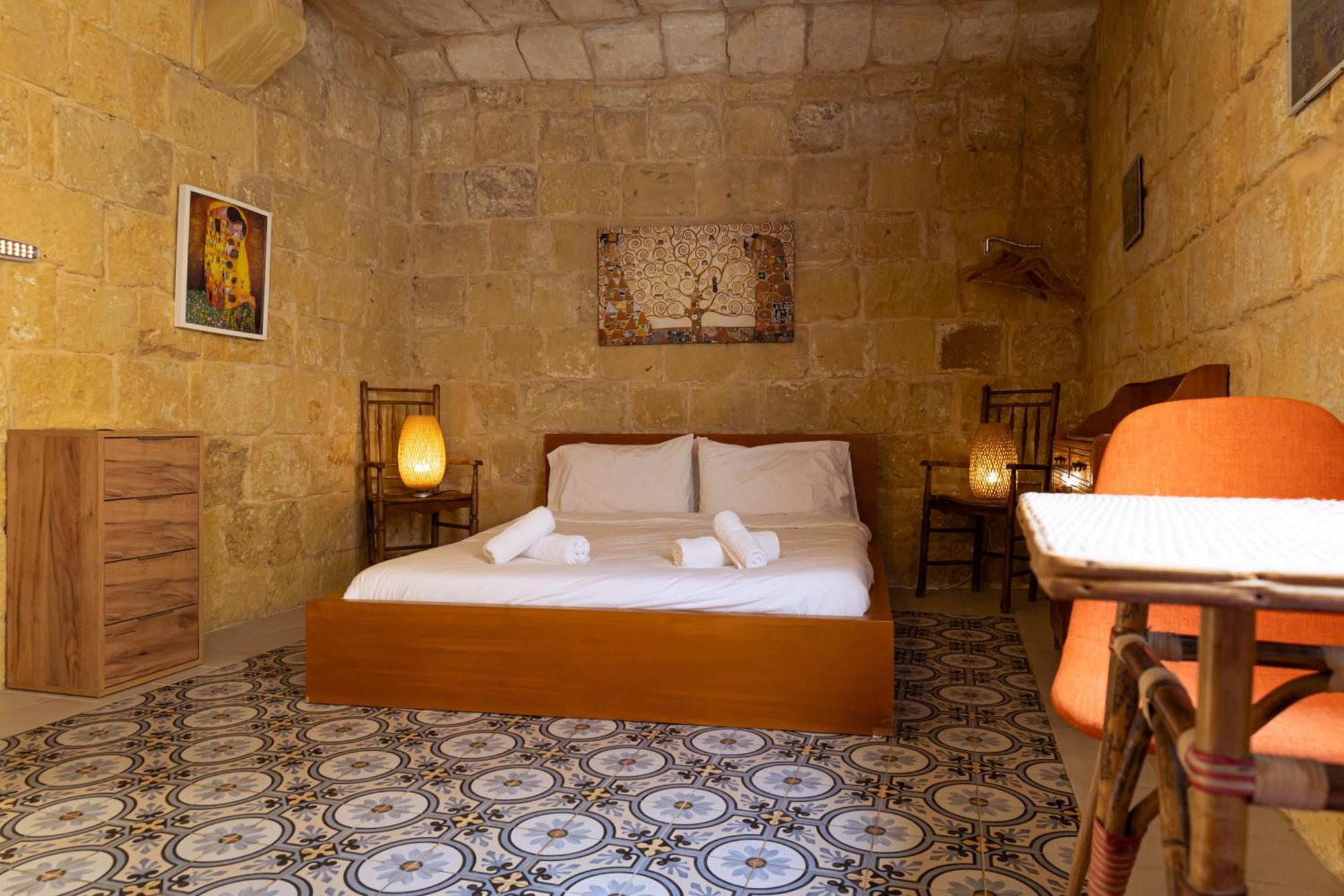 Historic Hideaways - 900 Year Old Converted Studios 빅토리아 외부 사진