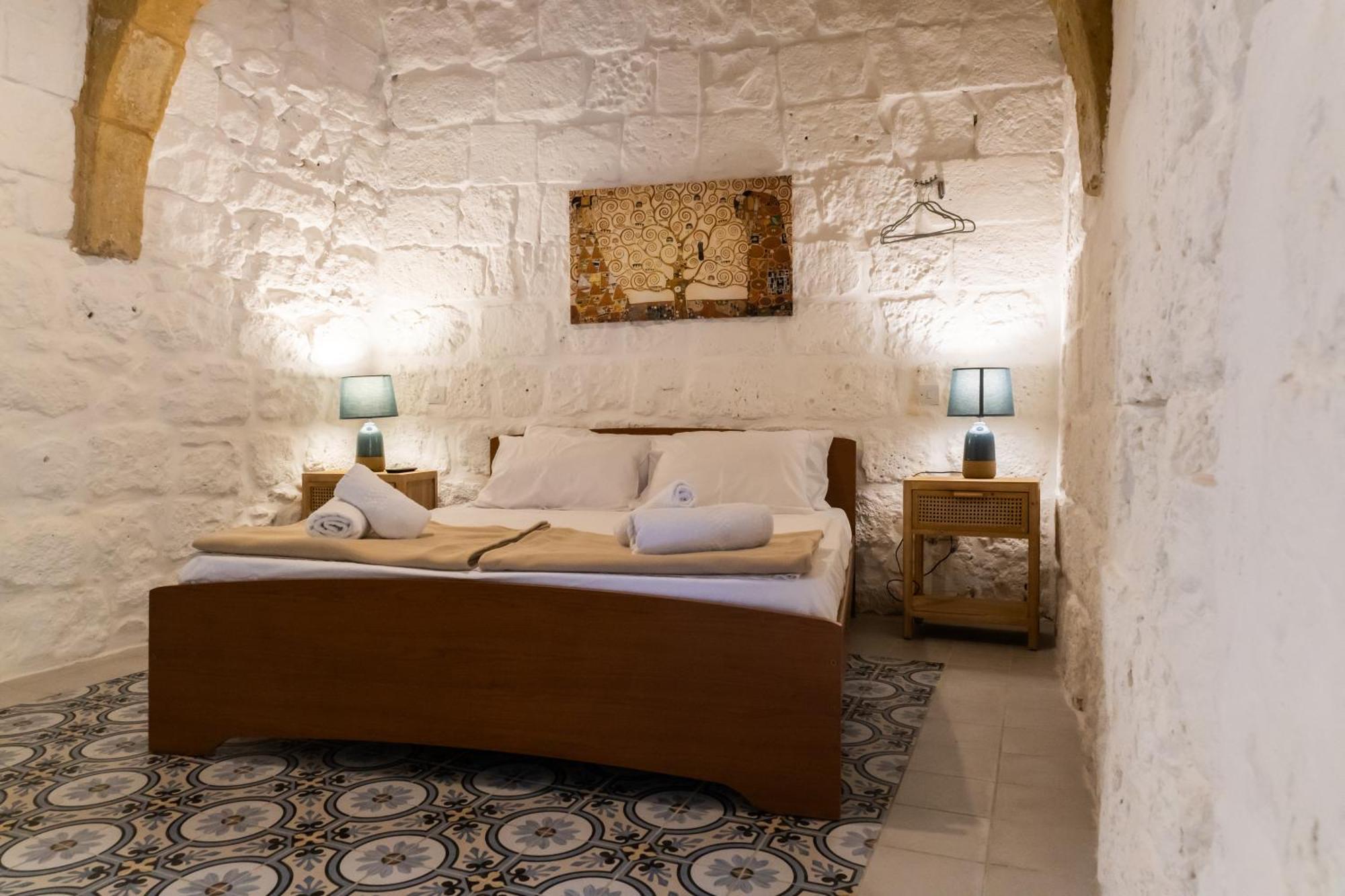 Historic Hideaways - 900 Year Old Converted Studios 빅토리아 외부 사진