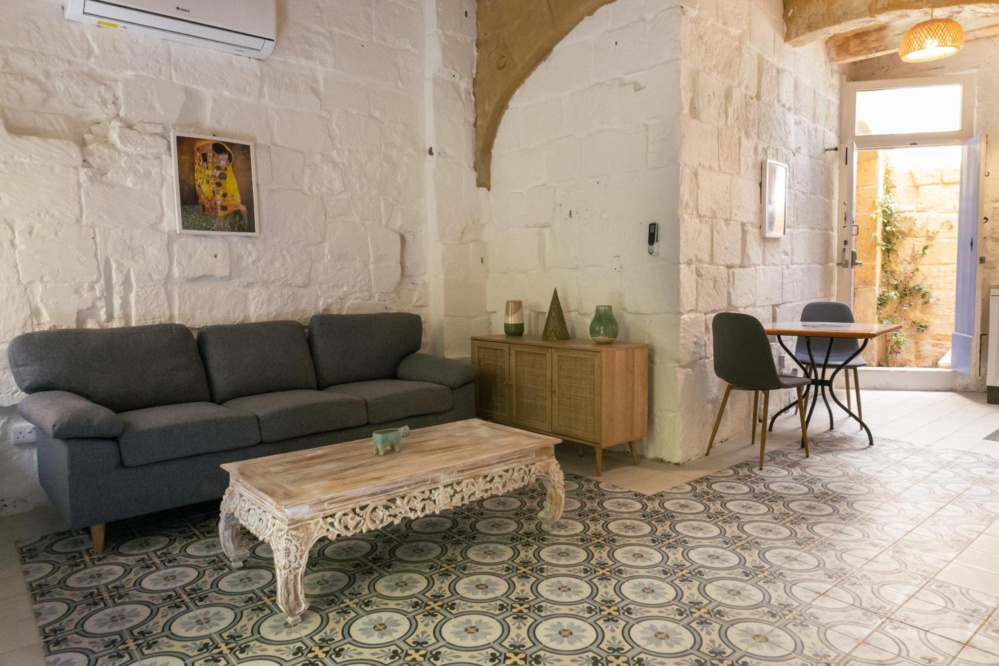 Historic Hideaways - 900 Year Old Converted Studios 빅토리아 외부 사진