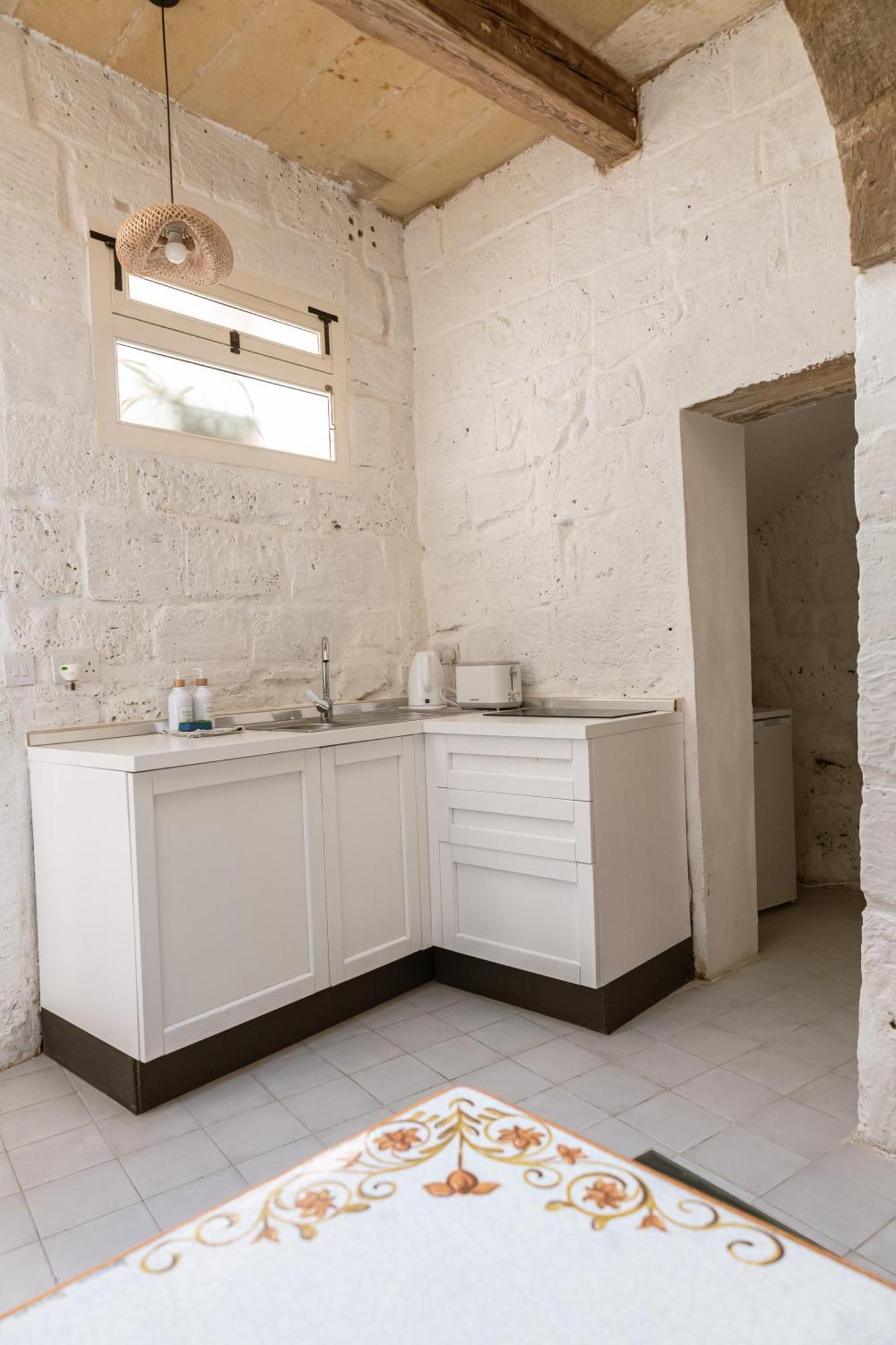 Historic Hideaways - 900 Year Old Converted Studios 빅토리아 외부 사진