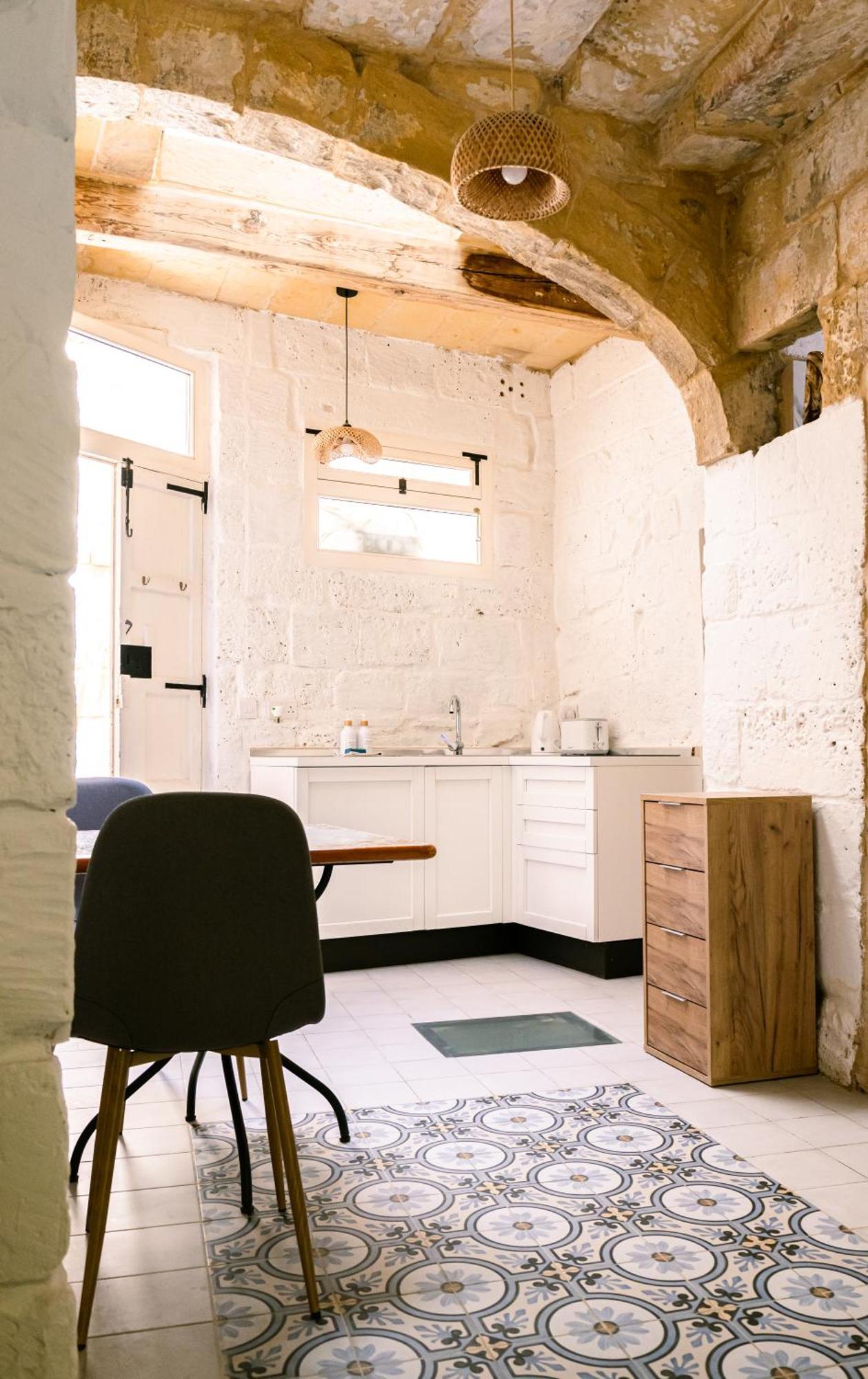 Historic Hideaways - 900 Year Old Converted Studios 빅토리아 외부 사진