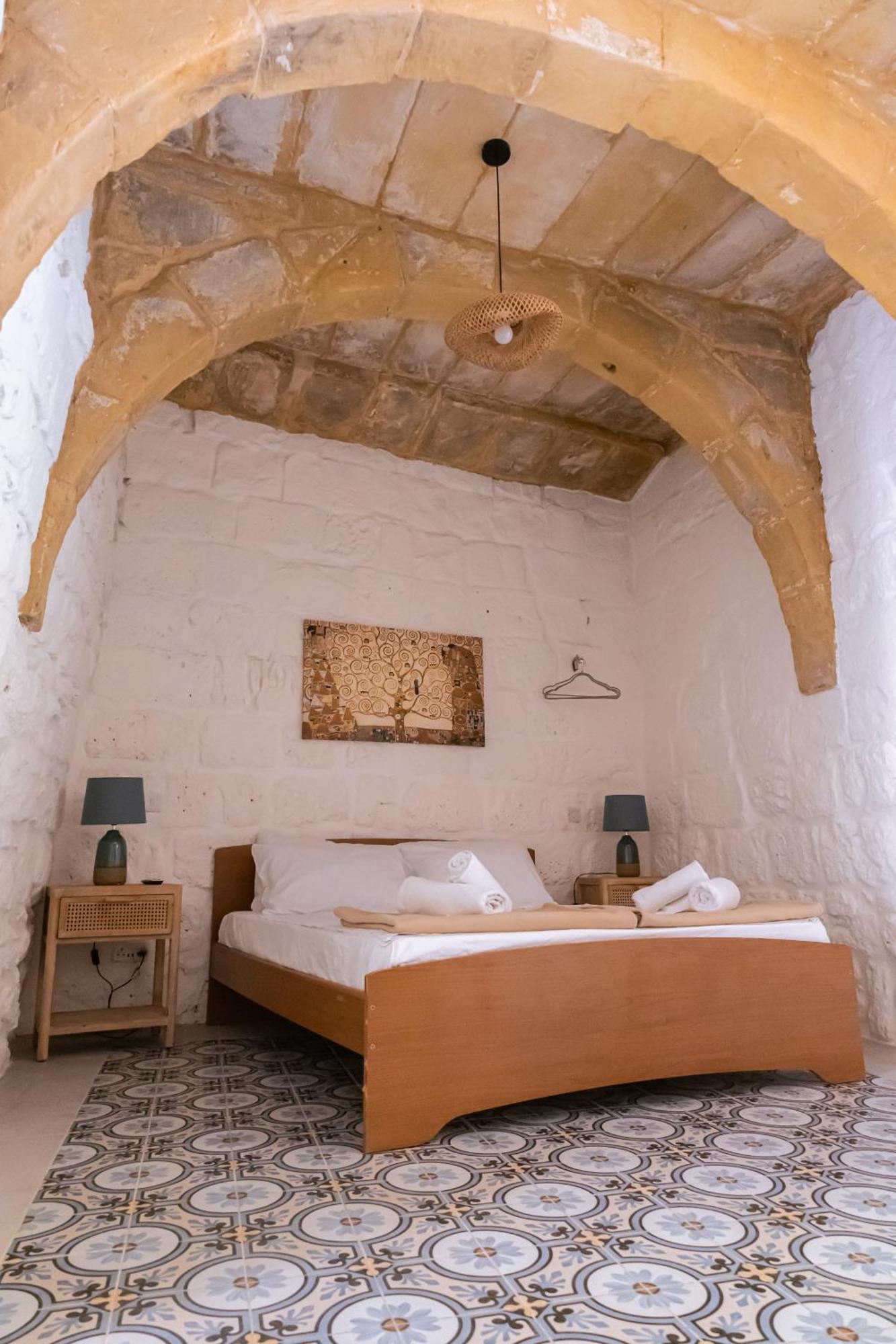 Historic Hideaways - 900 Year Old Converted Studios 빅토리아 외부 사진