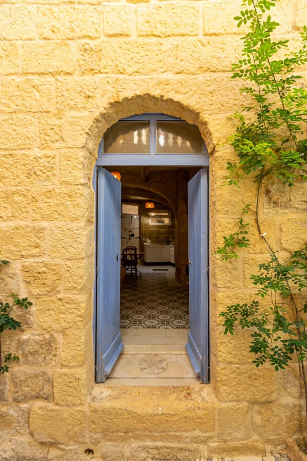Historic Hideaways - 900 Year Old Converted Studios 빅토리아 외부 사진