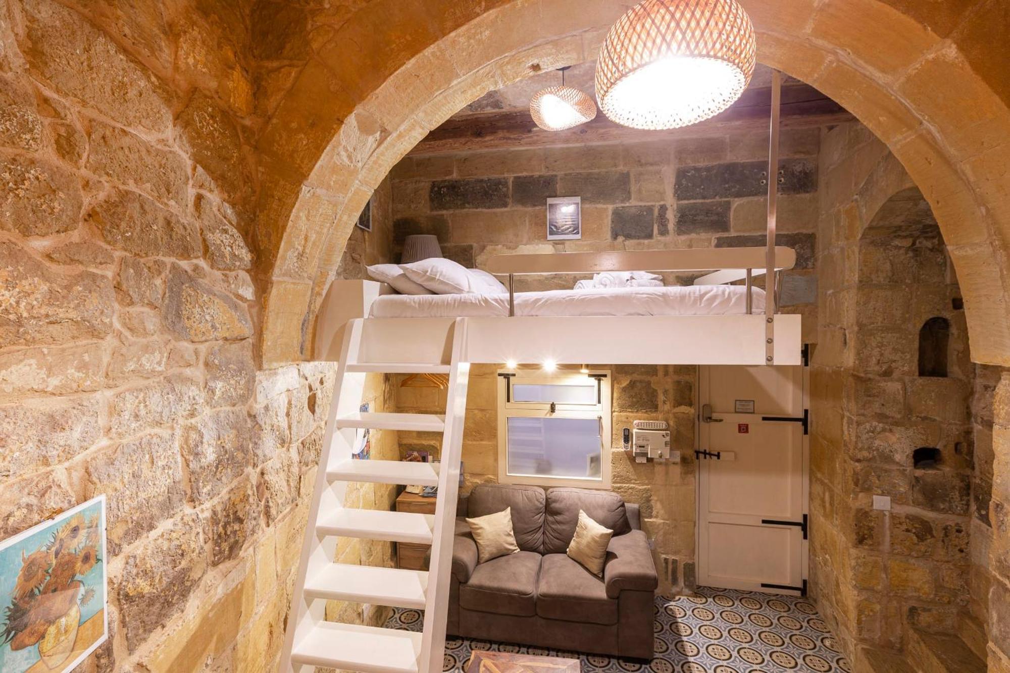 Historic Hideaways - 900 Year Old Converted Studios 빅토리아 외부 사진